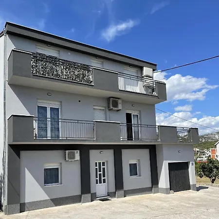 Antini Apartment *